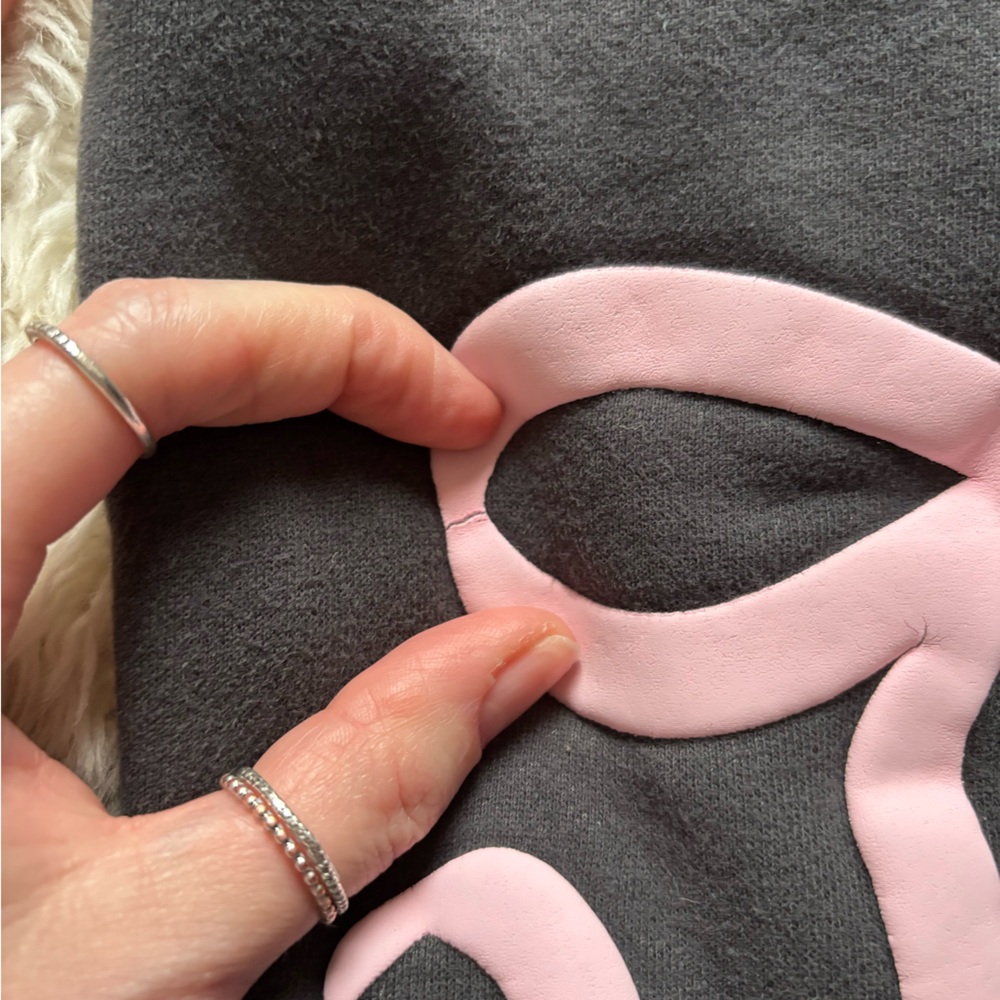 Edikted Gray Joggers with Pink Bows - Picture 14 of 16
